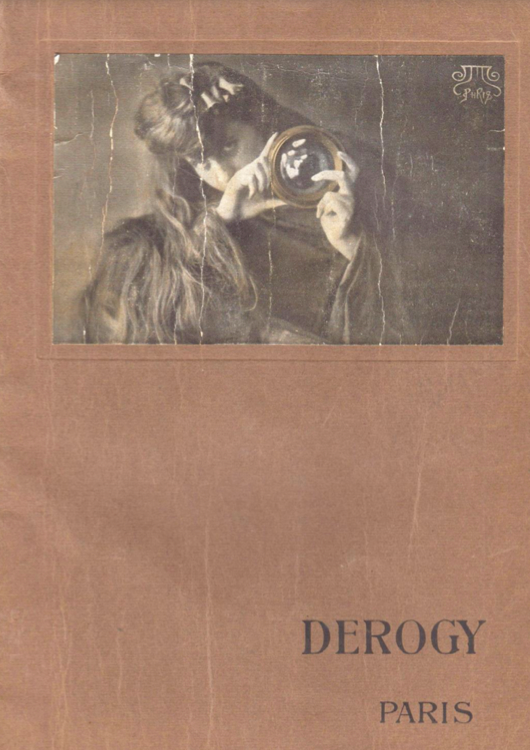 A person holding a camera
Description automatically generated
